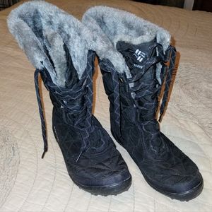 Columbia boots with laces and faux fur lined